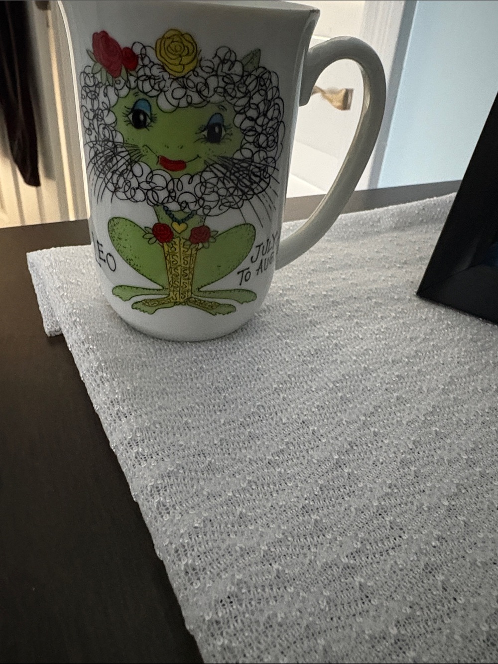 Ceramic White Mug with Green Frog Illustration - Cute Floral Design